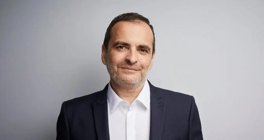 Prof. Dr. Michael Akbar WIRBELSÄULENSPEZIALIST IN BERLIN