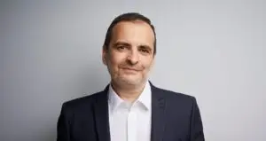 Prof. Dr. Michael Akbar WIRBELSÄULENSPEZIALIST IN BERLIN